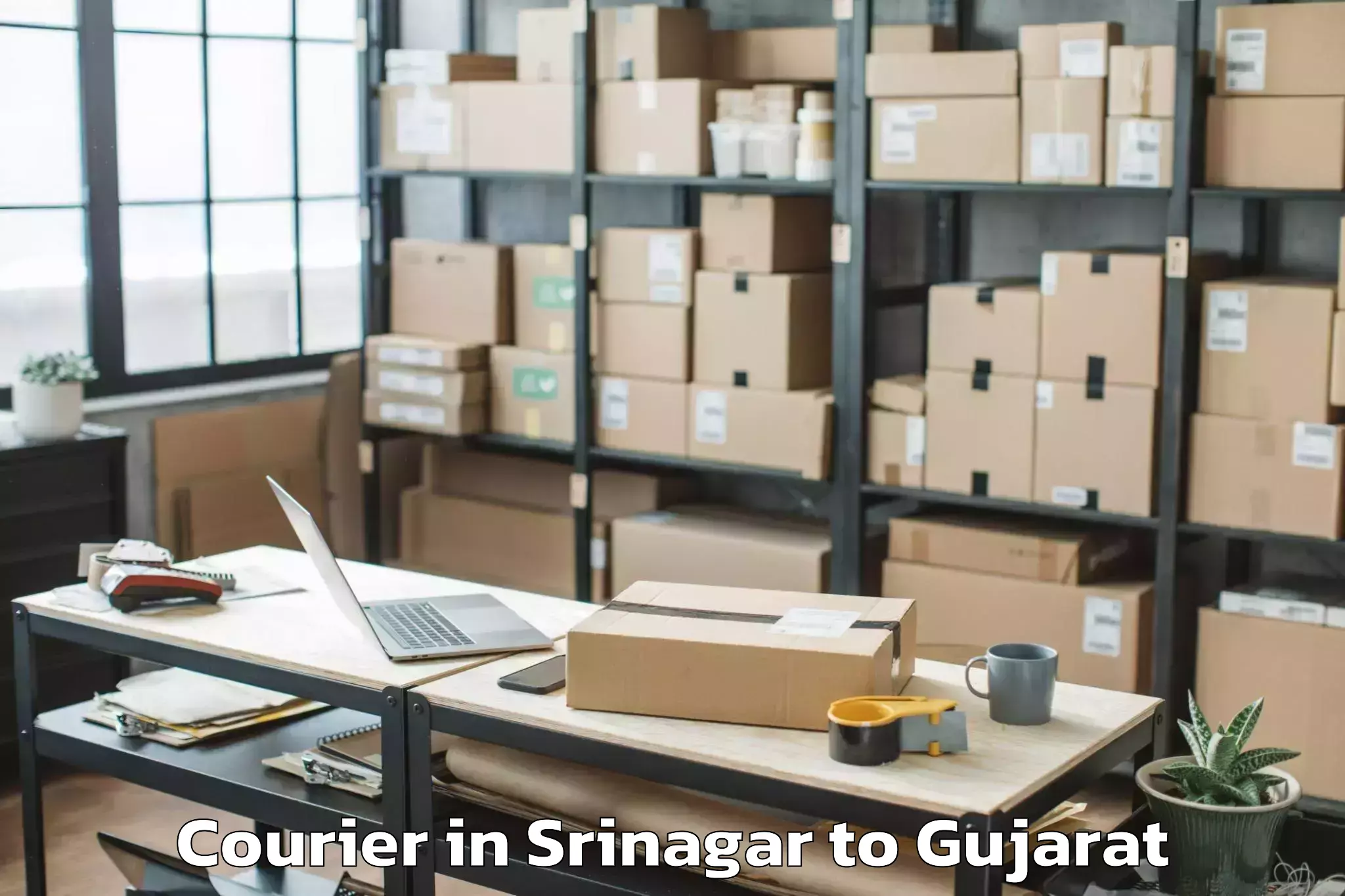 Hassle-Free Srinagar to Gandhinagar Courier